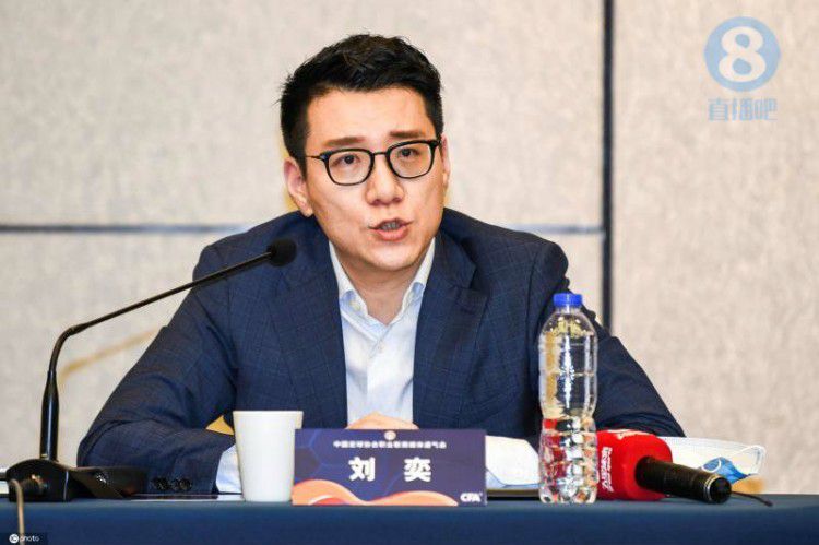 萧益谦也是郁闷坏了，想解释、想诉苦，但萧碧华根本不给他机会，强硬的下完命令之后，立刻挂断了电话。